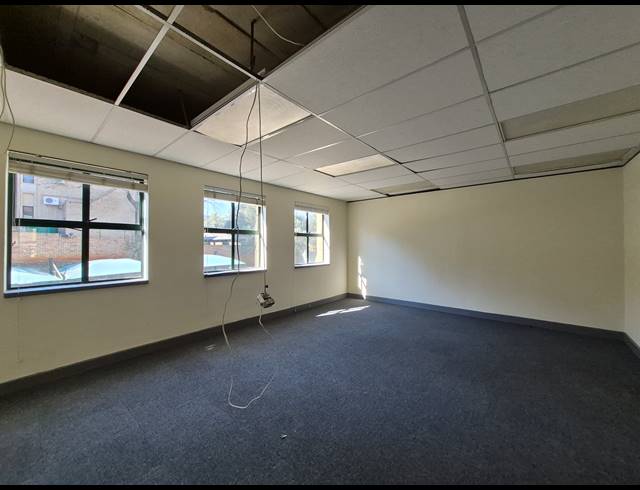 175M² OFFICE TO LET IN DUNKELD WEST